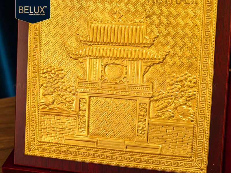 Hộp gỗ mặt vuông Khuê Văn Các bằng đồng 23x23cm mạ vàng 24k